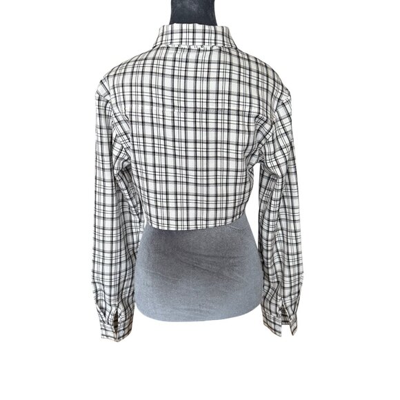 Cropped Plaid Button-Up Shirt With Long Sleeves & Collared Neck - Picture 2 of 4